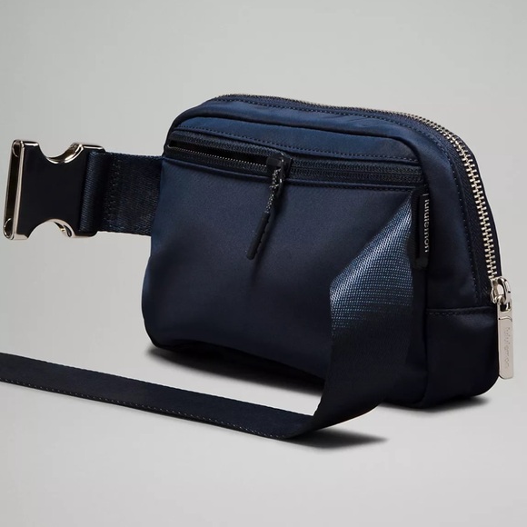 NWT Black with New Gold Hardware Everywhere Belt Bag 1L - Picture 8 of 10